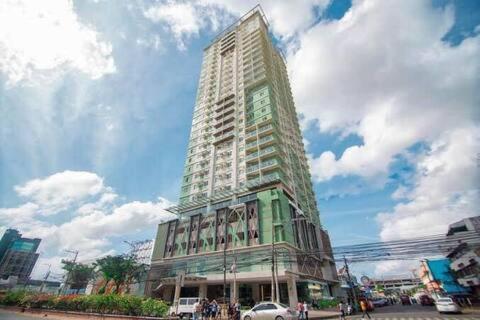 Sunvida Tower Residences Infront Of Sm City Cebú Exterior foto
